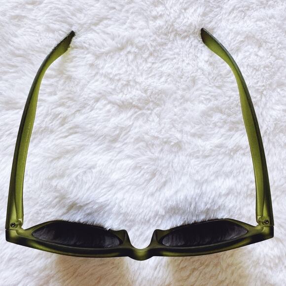 Lola Green Polycarbonate Sunglasses - Picture 2 of 12